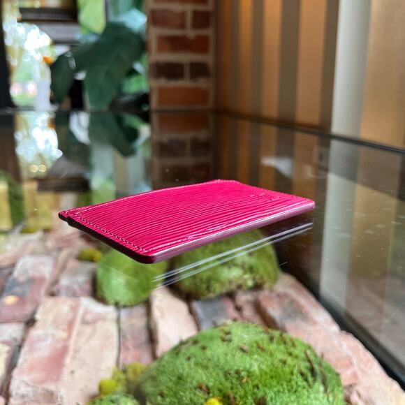 LOUIS VUITTON Burgundy Epi Card Case - Picture 4 of 8